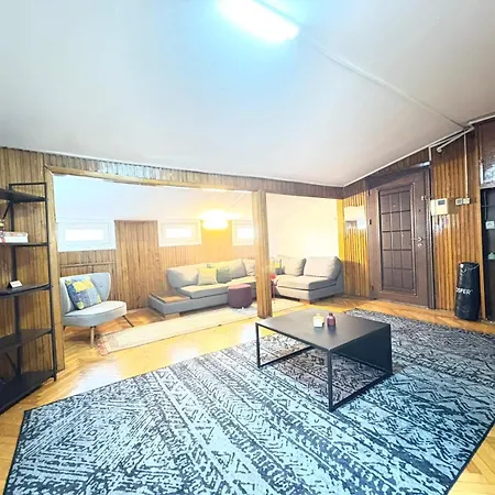 Bohemian Flat, 2br, In Taksim Square, Beyoglu * Stambuł