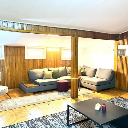 Apartament Bohemian Flat, 2br, In Taksim Square, Beyoglu Stambuł