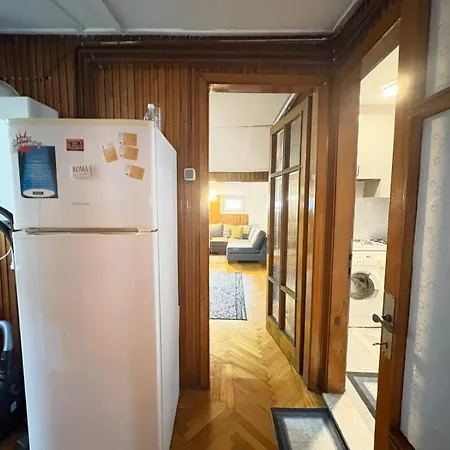 Bohemian Flat, 2br, In Taksim Square, Beyoglu Istanbul