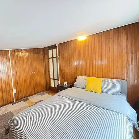 Apartment Bohemian Flat, 2br, In Taksim Square, Beyoglu