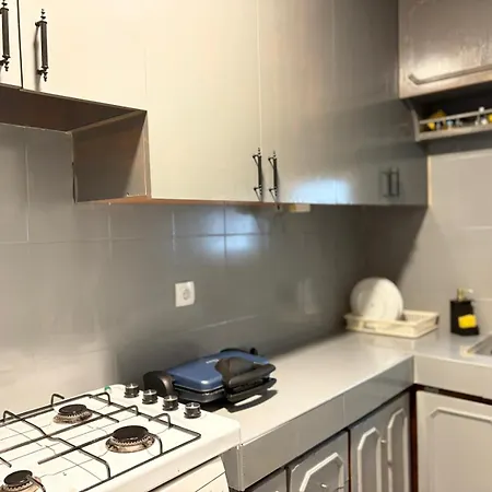 Apartment Bohemian Flat, 2br, In Taksim Square, Beyoglu