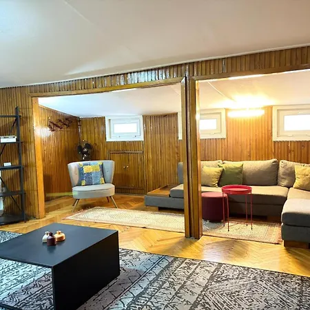 Bohemian Flat, 2br, In Taksim Square, Beyoglu